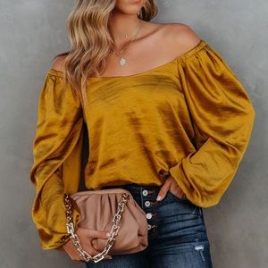 VICI SWEENEY SATIN BILLOWED BLOUSE
